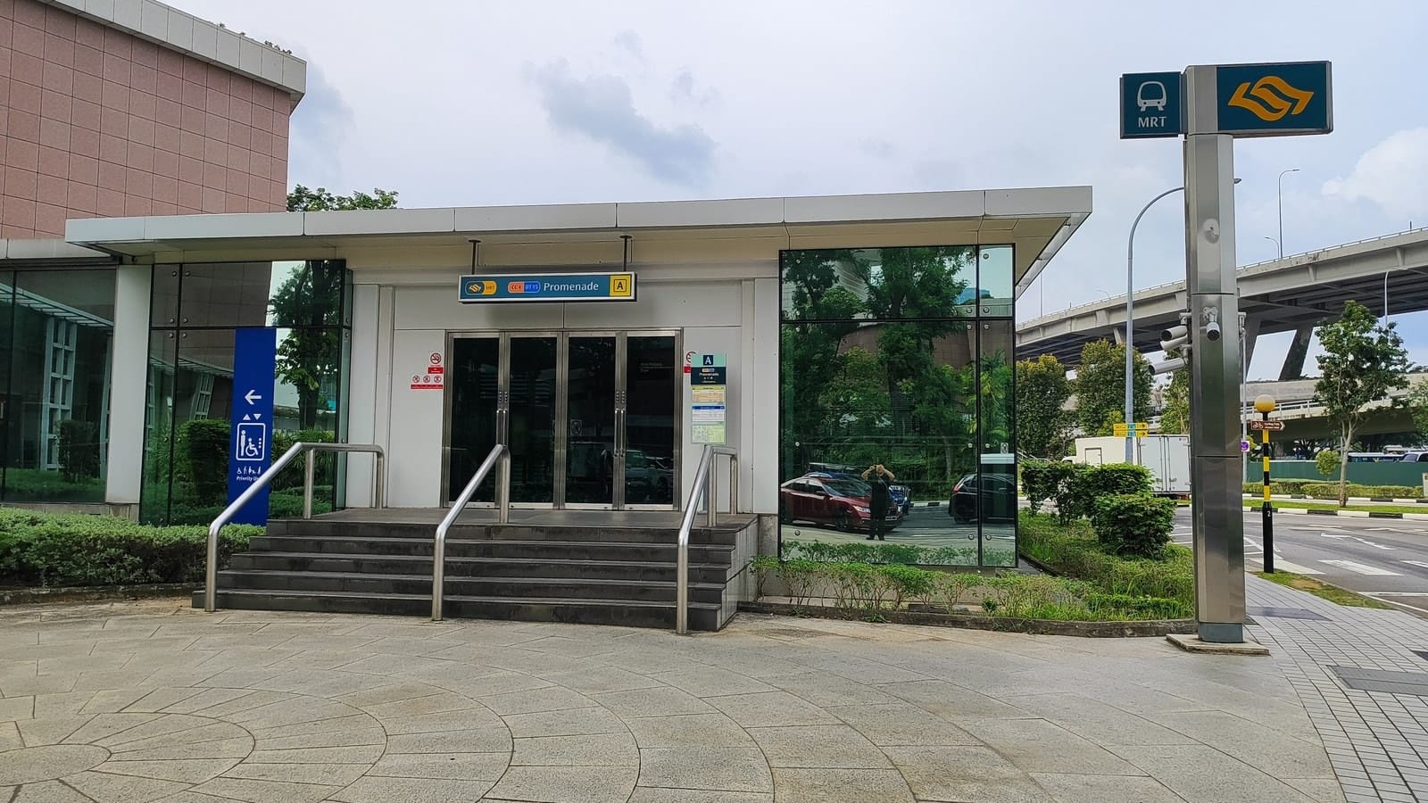 Promenade MRT A 出口