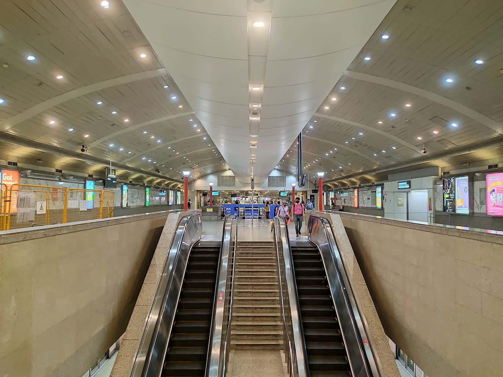 Bugis MRT 站大厅