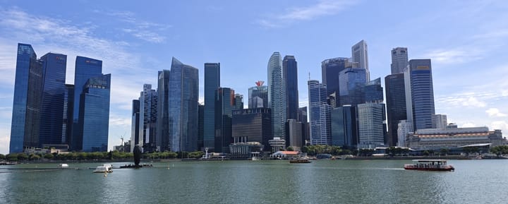 滨海湾与新加坡城市天际线